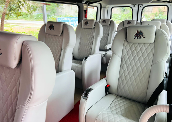 17 Seater Tempo Traveller